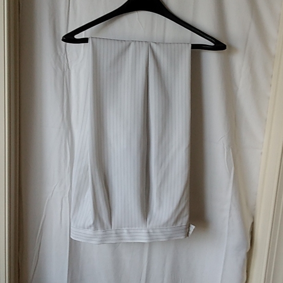 2pieces pinstripe pant suit Size 7 brand is call Snap white pinstripe - Picture 3 of 6